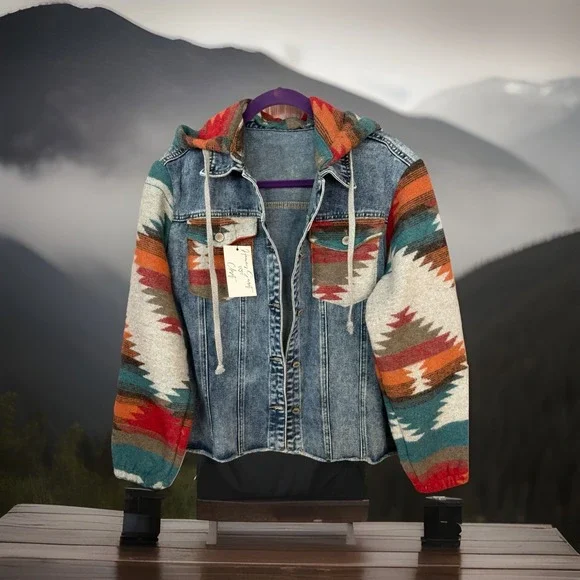 NWT Boho Aztec Blanket Sleeve Denim Jacket Hoodie Women's Size Large Modern - Picture 1 of 9